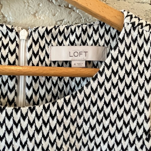 Loft Herringbone Casual Knit Dress, Size 4 - Picture 3 of 4